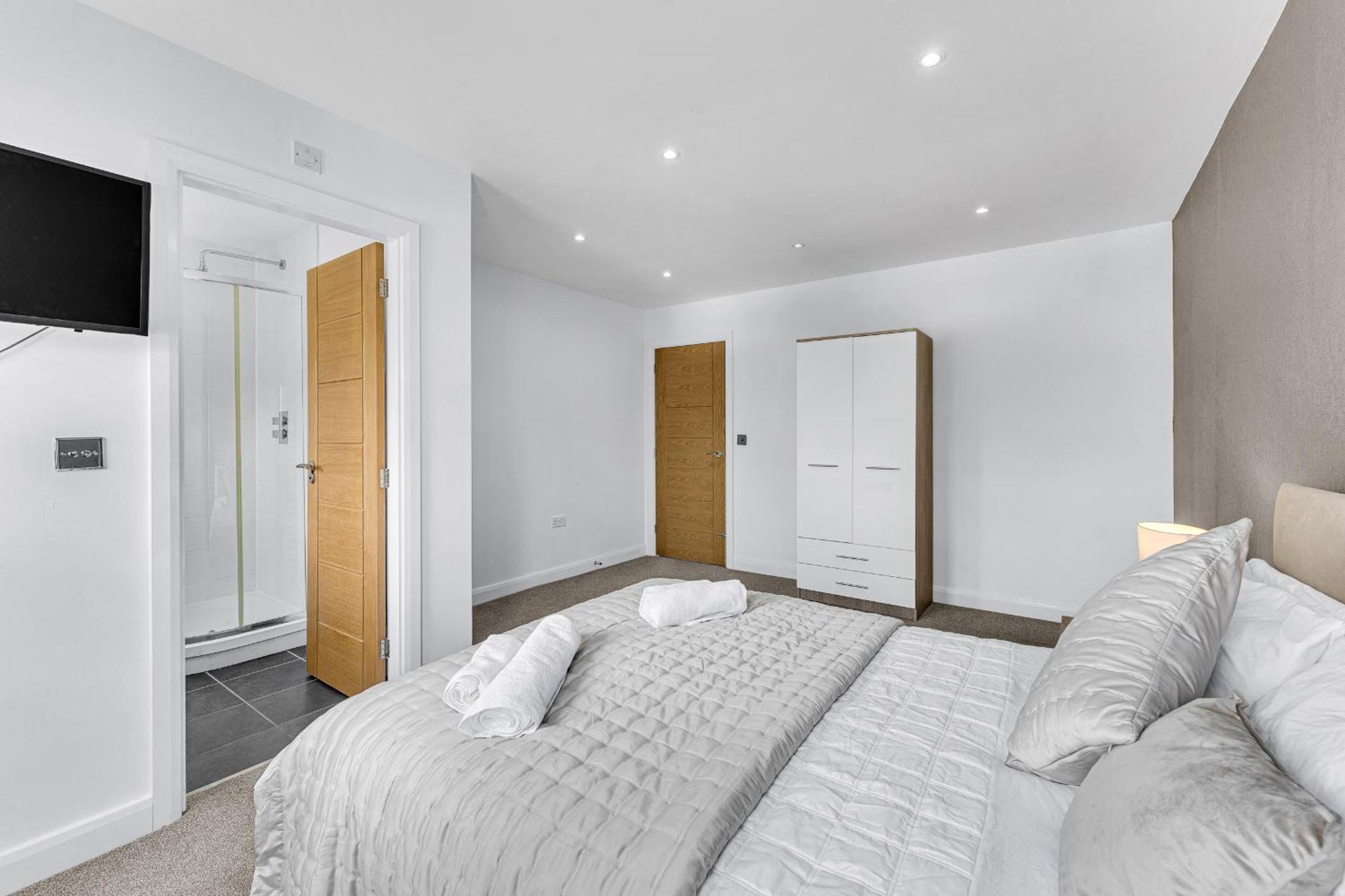 Brook Meadow House, 4 Bed House, Manchester Astley  Exterior photo