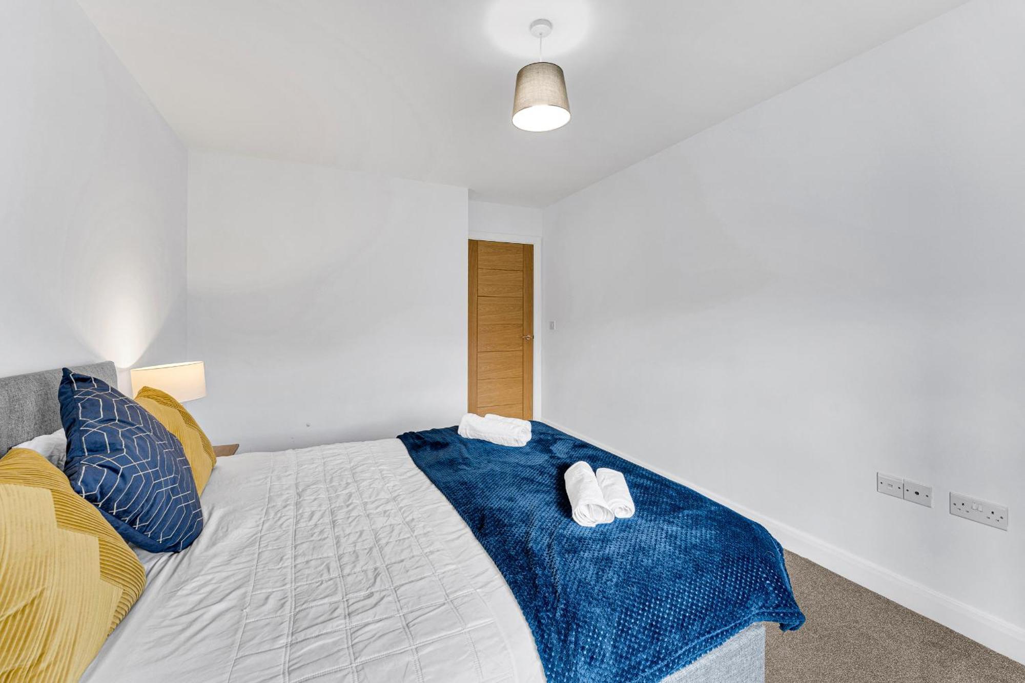 Brook Meadow House, 4 Bed House, Manchester Astley  Exterior photo